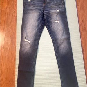 NEW -never worn Hollister slightly distressed skinny jeans